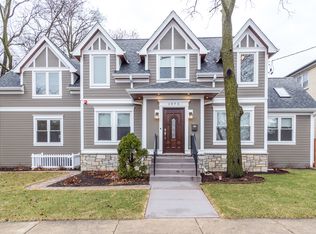 1975 W Touhy Ave, Park Ridge, IL 60068