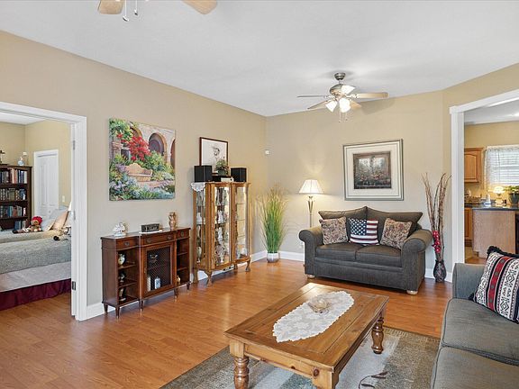3rd image of 2068 Strawberry Dr