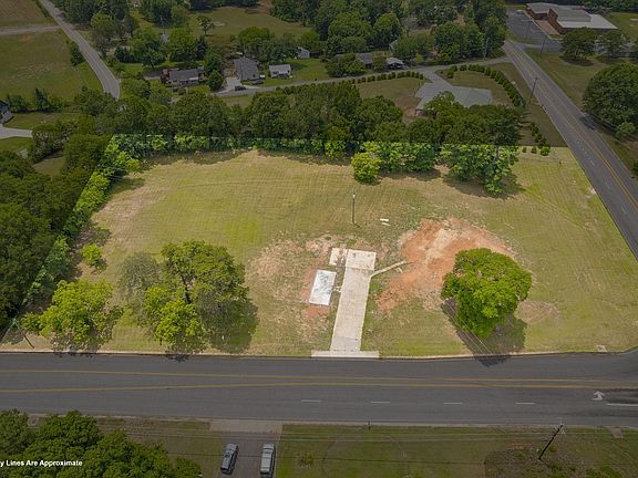 3rd image of 601 Lyman Rd