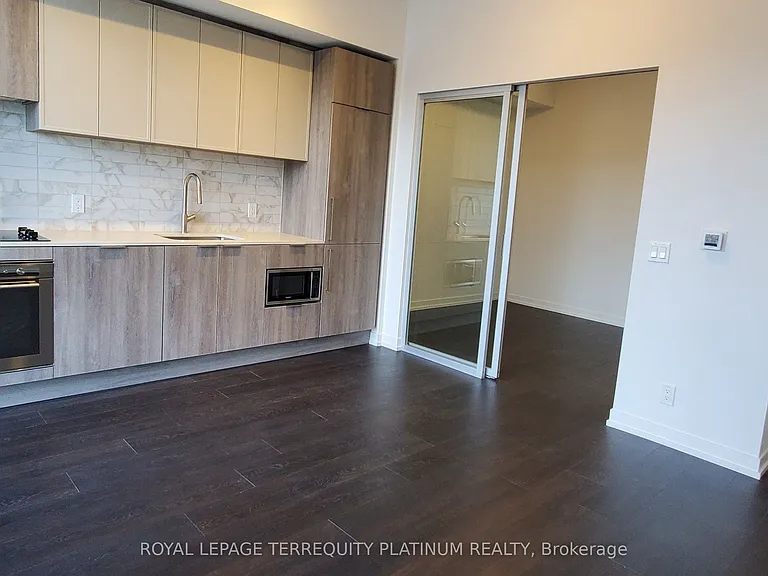 2020 Bathurst St #725 — Photo 3
