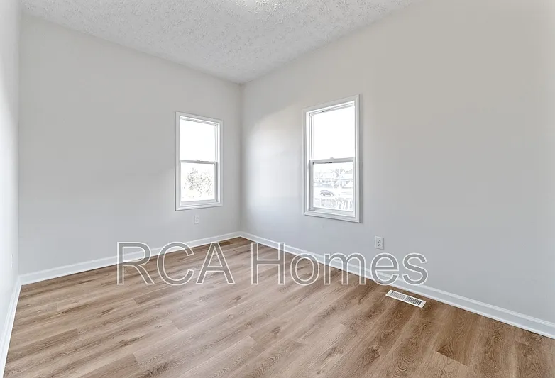 3 bed, 1.5 bath, $1,395 — Photo 3