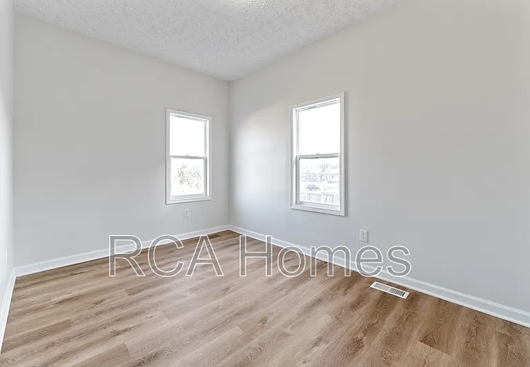 21 N Gray St #N — Photo 4