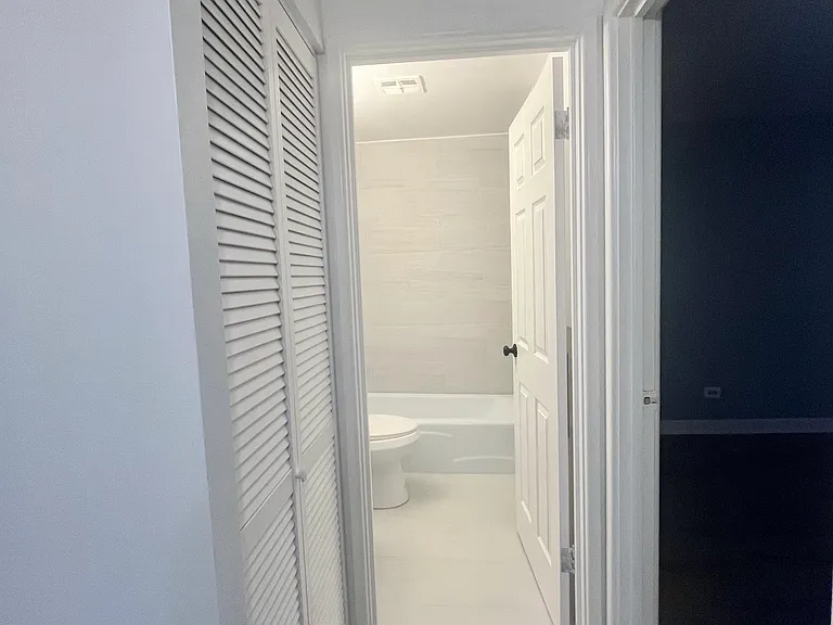 3900 N Pine Grove Ave #411 — Photo 7