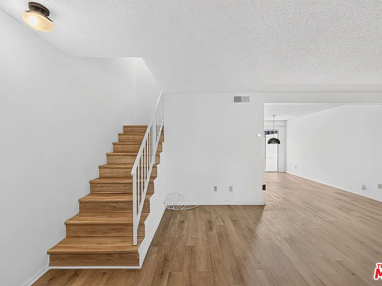 19221 Sherman Way #40 — Photo 11