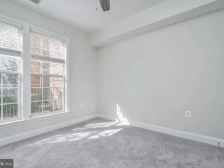 305 Redland Blvd #101 — Photo 32