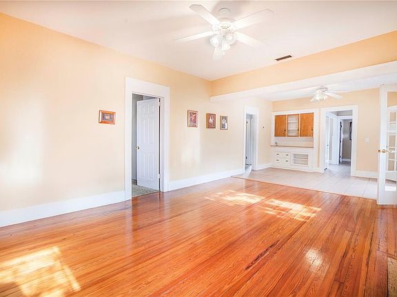 5th image of 2533 1st Ave S