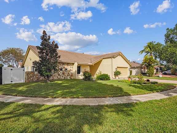 3rd image of 1067 NW 96th Avenue