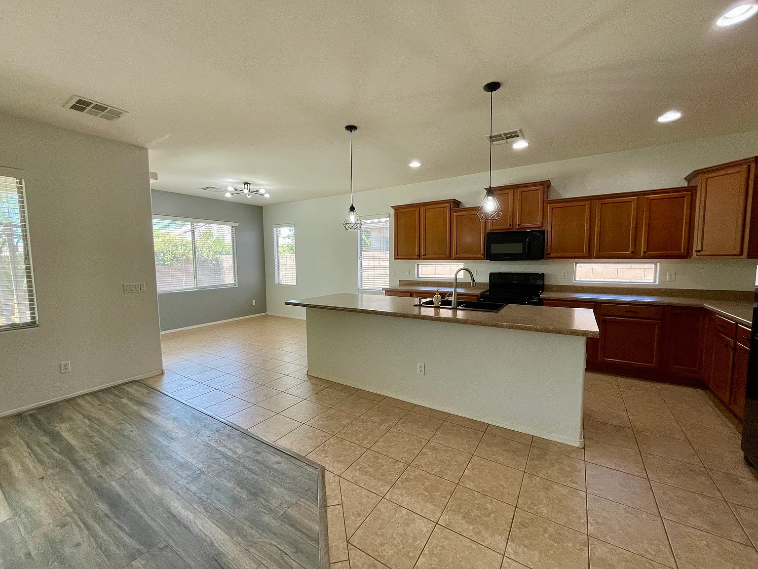4 bed, 2779 sqft, $2,200 — Photo 1