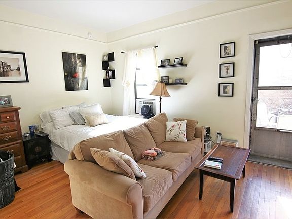 3rd image of 144 W 92nd St APT 4B