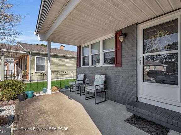 5th image of 6 Augusta Ct