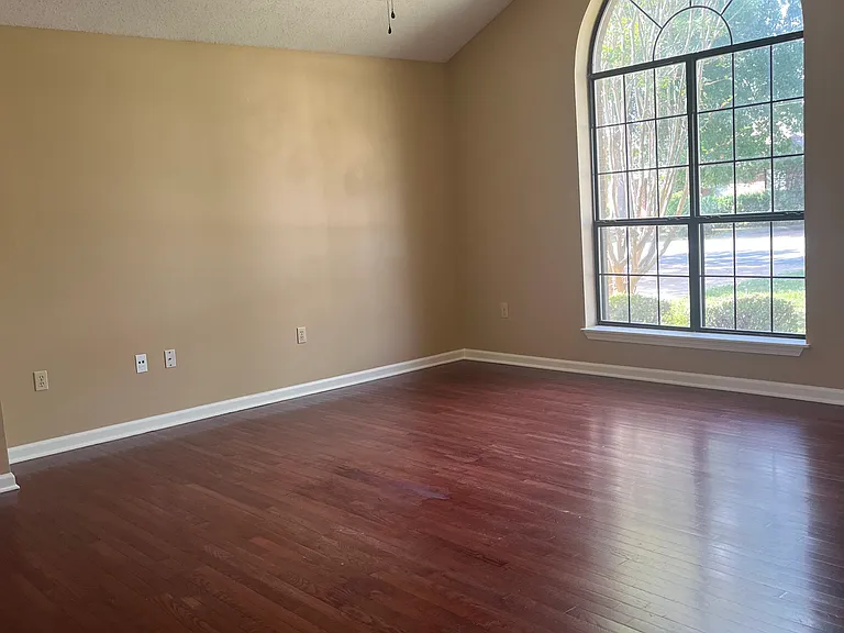 2105 Jonathan Ln — Photo 10