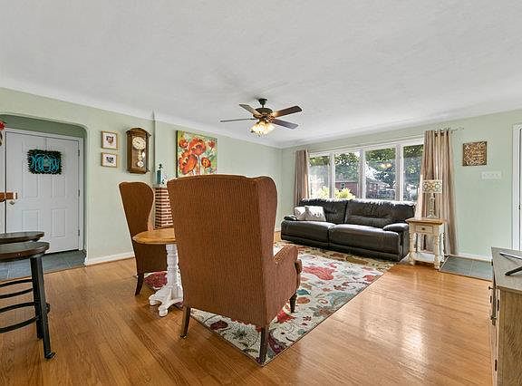 4th image of 9835 Knollshire Dr