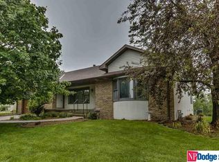1700 Le Baron Dr, Papillion, NE 68133