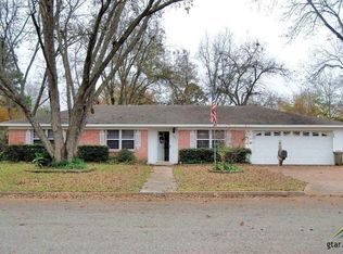 128 Clearview Dr, Palestine, TX 75803