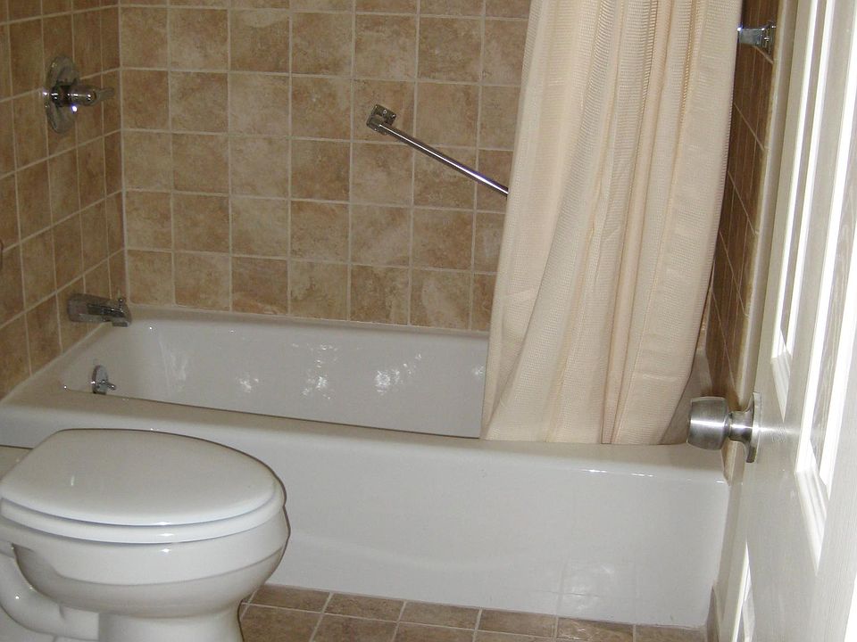 2nd image of 325 E Stocker St