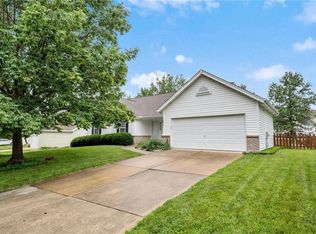 876 Home Park Dr, Saint Peters, MO