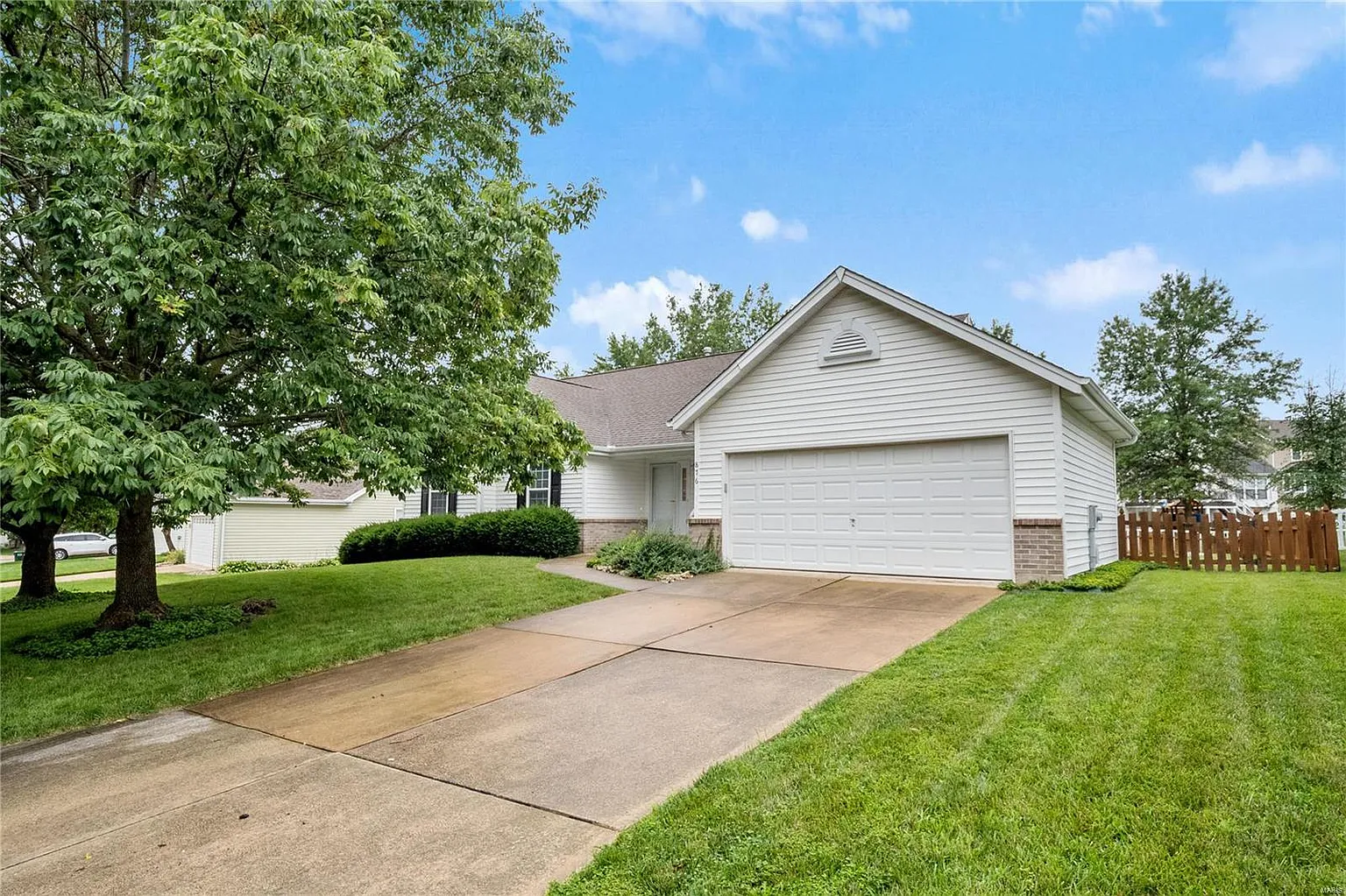 876 Home Park Dr photo 1