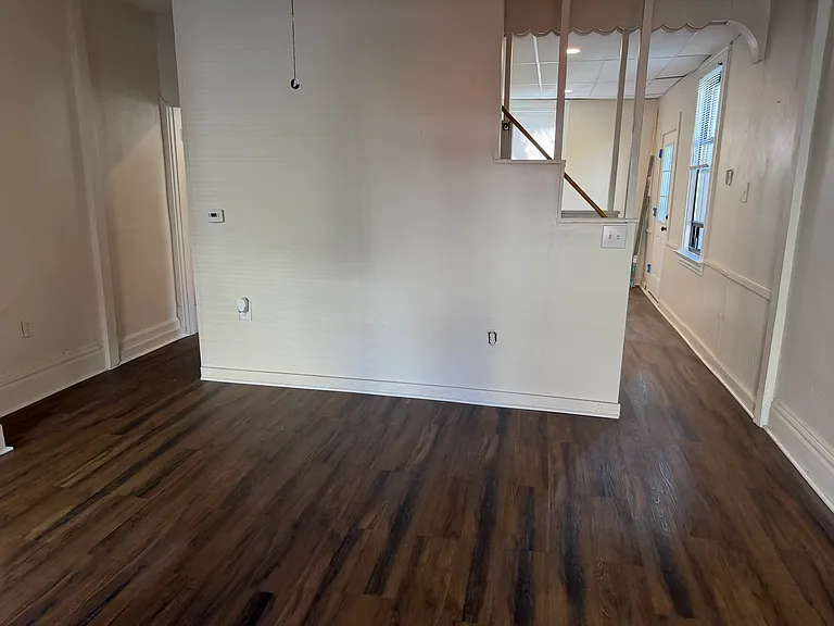 209 Rear 21 — Photo 3