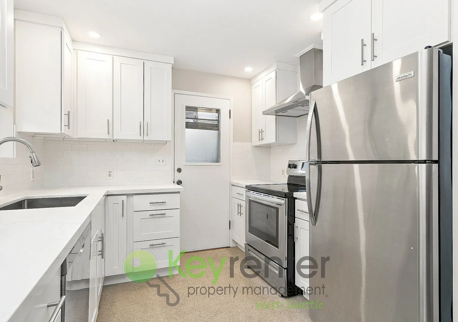 Charming 2 Bedroom Seattle Home with Private Backyard & Garage — Photo 3