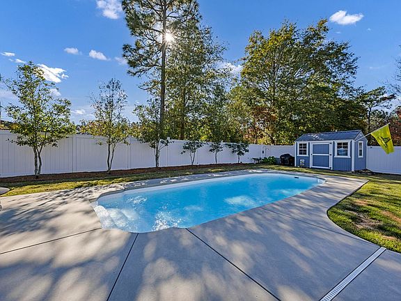 2nd image of 137 Courtney Oak Dr