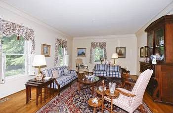 5th image of 1121 Duchess Dr