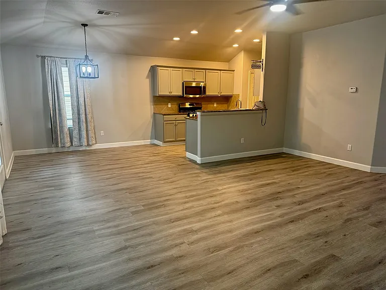 315 Nottingham Loop — Photo 3