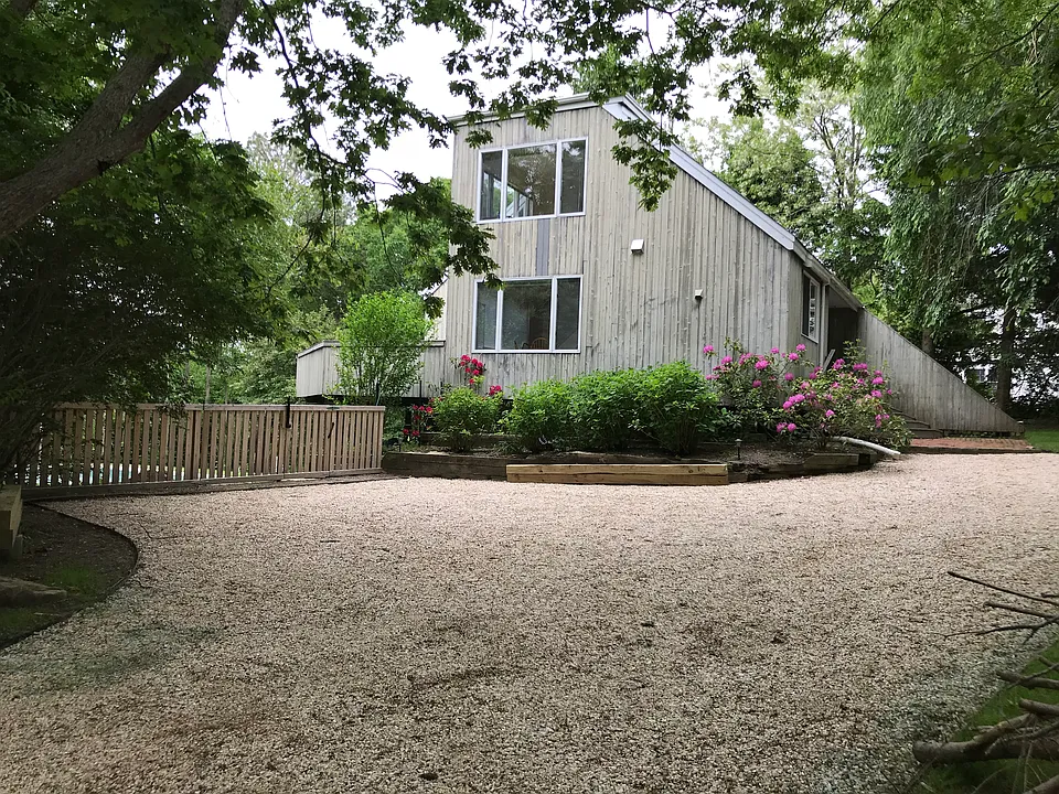 17 Hillside Rd
