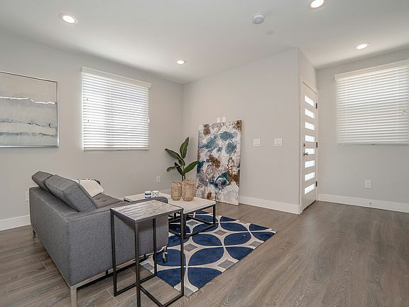 3rd image of 2631 S La Salle Ave #2633