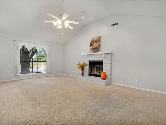 3rd image of 2496 N East Oaks Dr