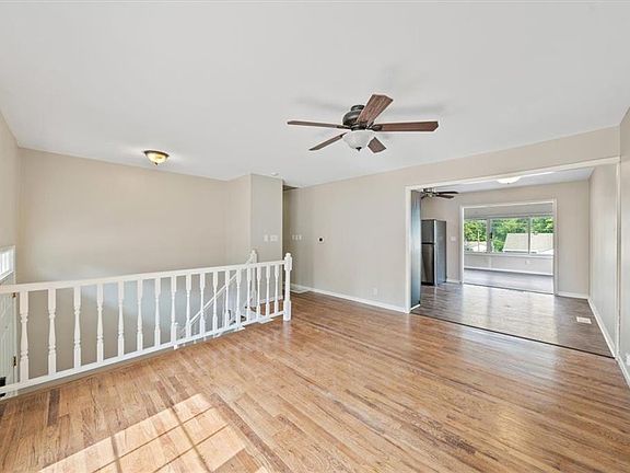 5th image of 1042 Lindenwood Ln