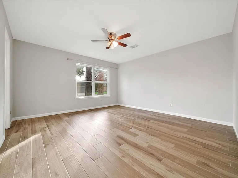 14719 Cedar Point Dr — Photo 16