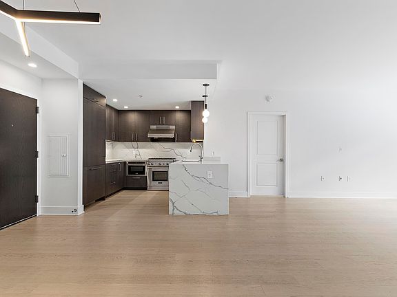 2nd image of 1400 Hudson St Unit 218