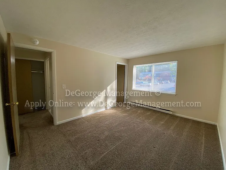 Woodside Court Apartments — Photo 36