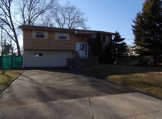 1470 Chicago Ave, Bay Shore, NY 11706