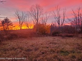 4 Maple Lake Rd, Moscow, PA 18444