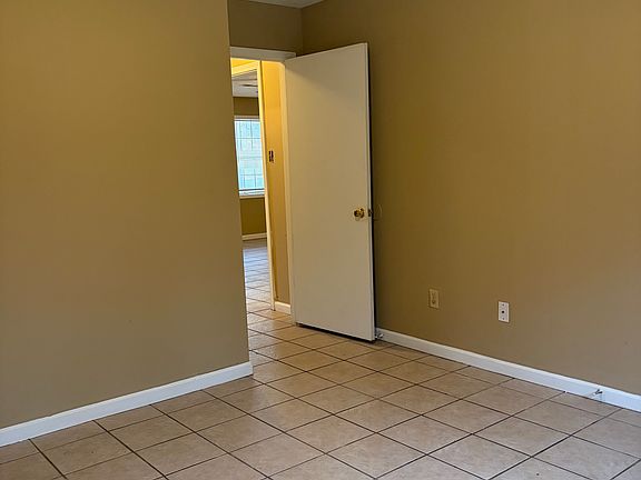 4th image of 321 Peyton Ave #321
