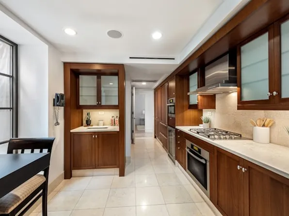 140 East 63rd Street image 5 of 11