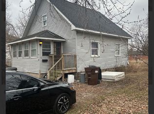 718 E Union St, Nokomis, IL 62075