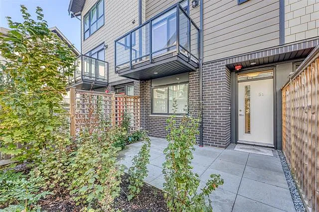 3 bed, 1259 sqft, $3,660 — Photo 2