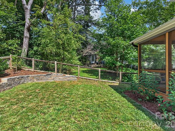 5th image of 134 Shelburne Rd