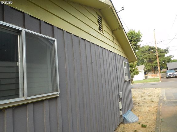 3rd image of 300 Parkview St
