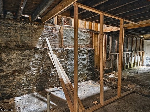 5th image of 92 Garside St