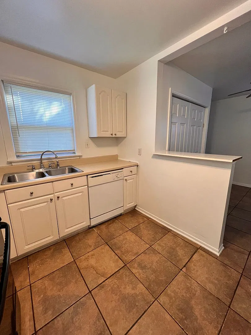 334 E 46th Street House — Photo 1