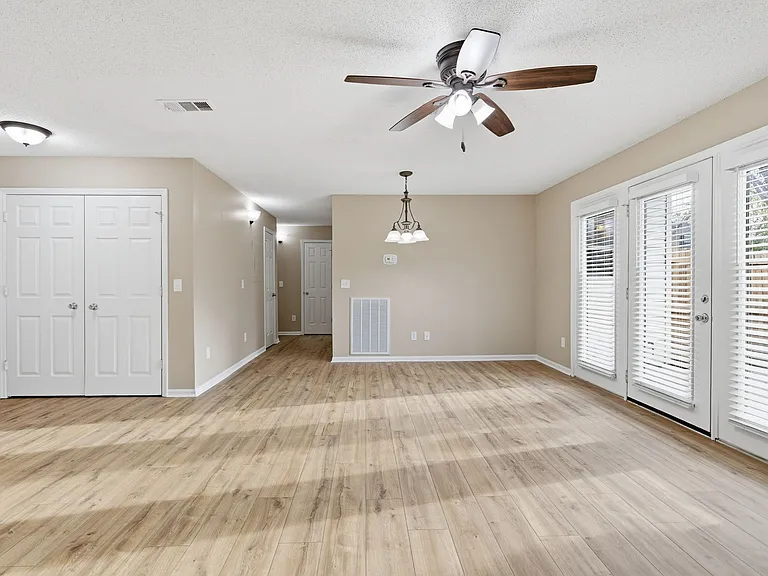 2717 Kennedy Ct — Photo 8