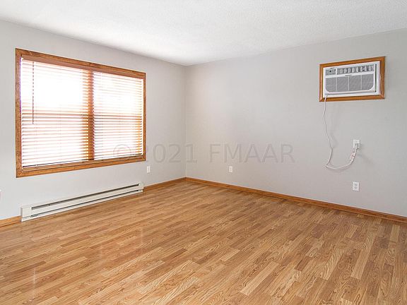 4th image of 500 2nd Ave NW