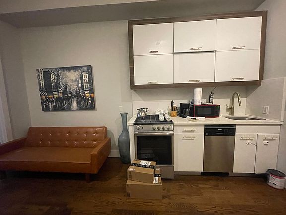 3rd image of 525 Newark Ave #1L-1