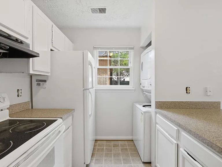 8635 Reinecke Ct — Photo 15