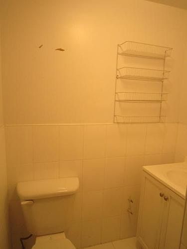 2nd image of 172 Waverly Pl APT 1B