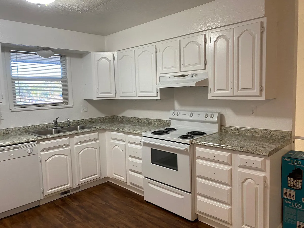Building Photo - 10850 W 65th Way