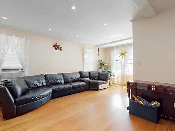 4th image of 68-37 Kessel Street